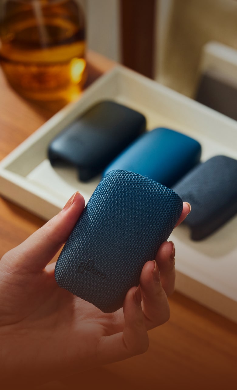 Ploom AURA (プルーム・オーラ 値段2980円)、 Ploom CUBE (プルーム